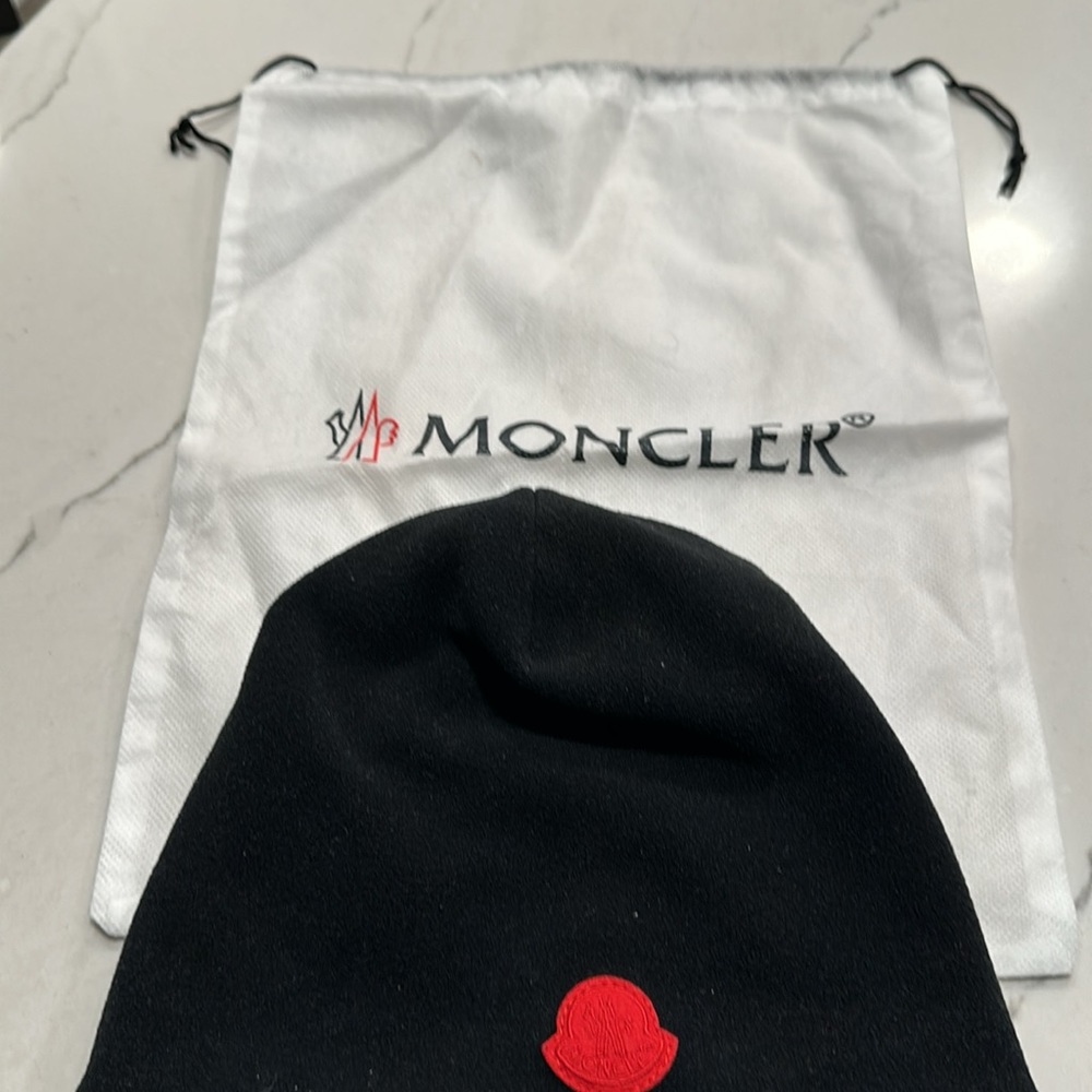 Moncler Reversible Logo Hat - Picture 9 of 9